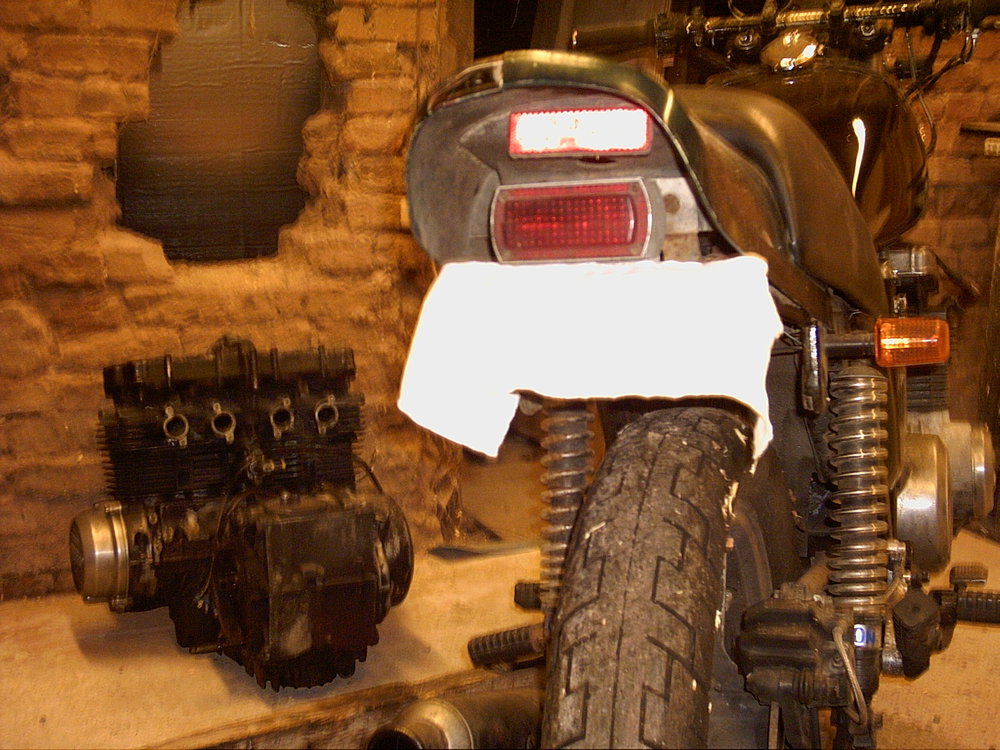 z750 2 008 rear 750 aftermaket.JPG