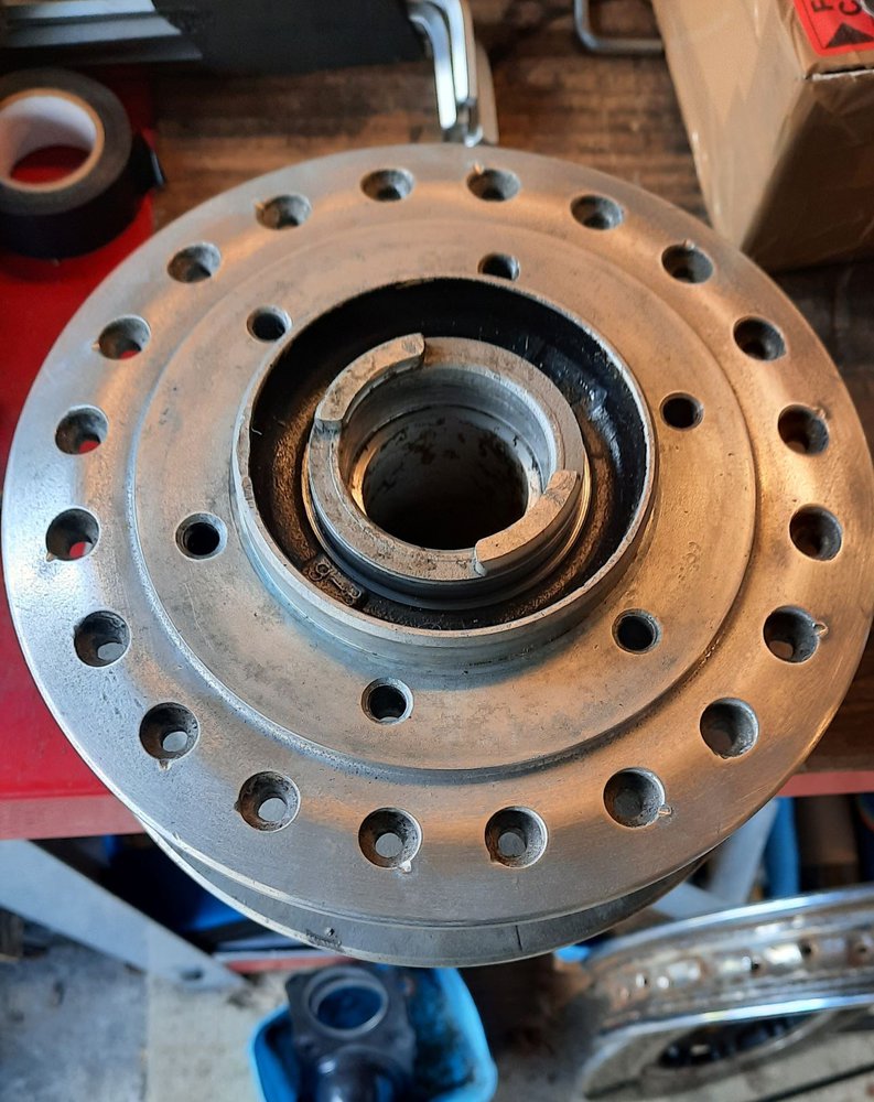 front hub bare.jpg